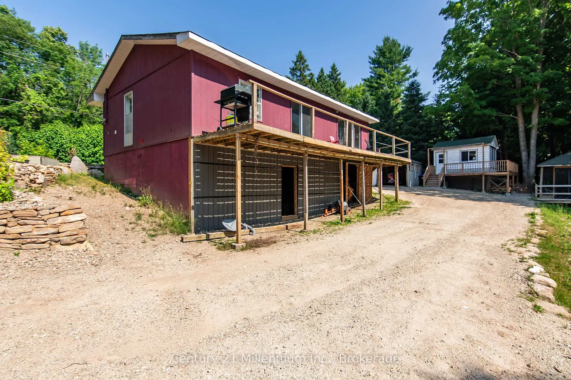 Photo 3 of 8355 County 9 Road, Clearview, Rural Clearview — HOMEH
