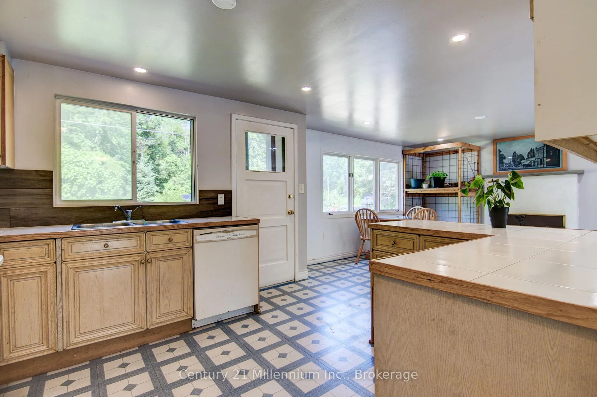 Photo 26 of 8355 County 9 Road, Clearview, Rural Clearview — HOMEH