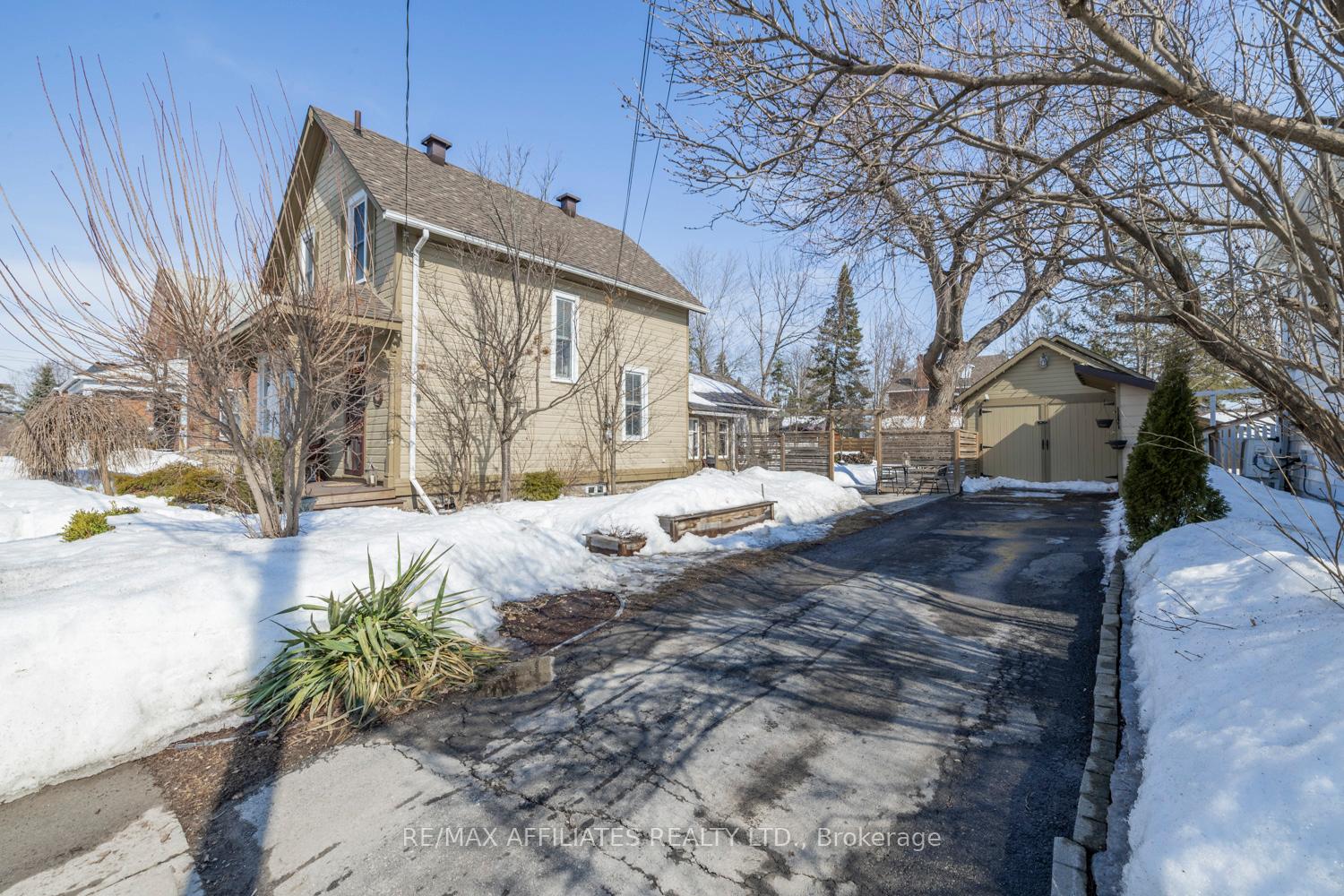 Photo 3 of 27 Hawthorne Avenue, Carleton Place — HOMEH