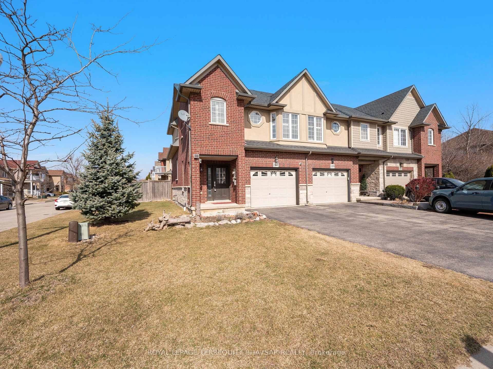 Photo 1 of 107 Palacebeach Trail, Hamilton, Stoney Creek — HOMEH