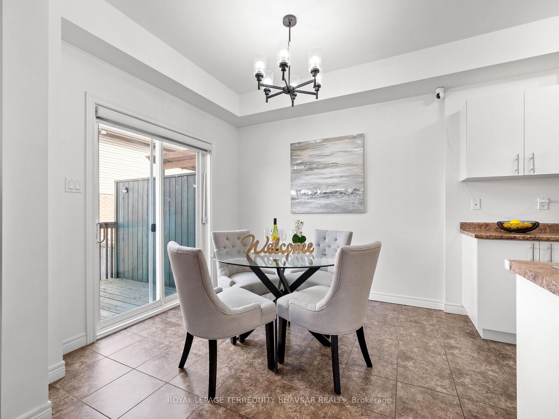 Photo 11 of 107 Palacebeach Trail, Hamilton, Stoney Creek — HOMEH