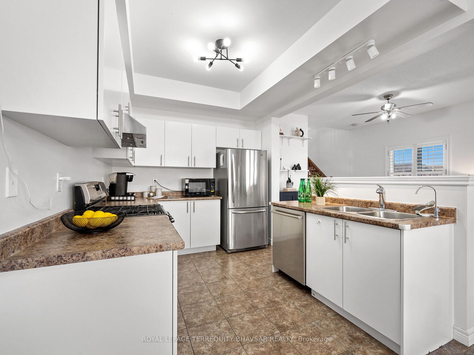 Photo 14 of 107 Palacebeach Trail, Hamilton, Stoney Creek — HOMEH