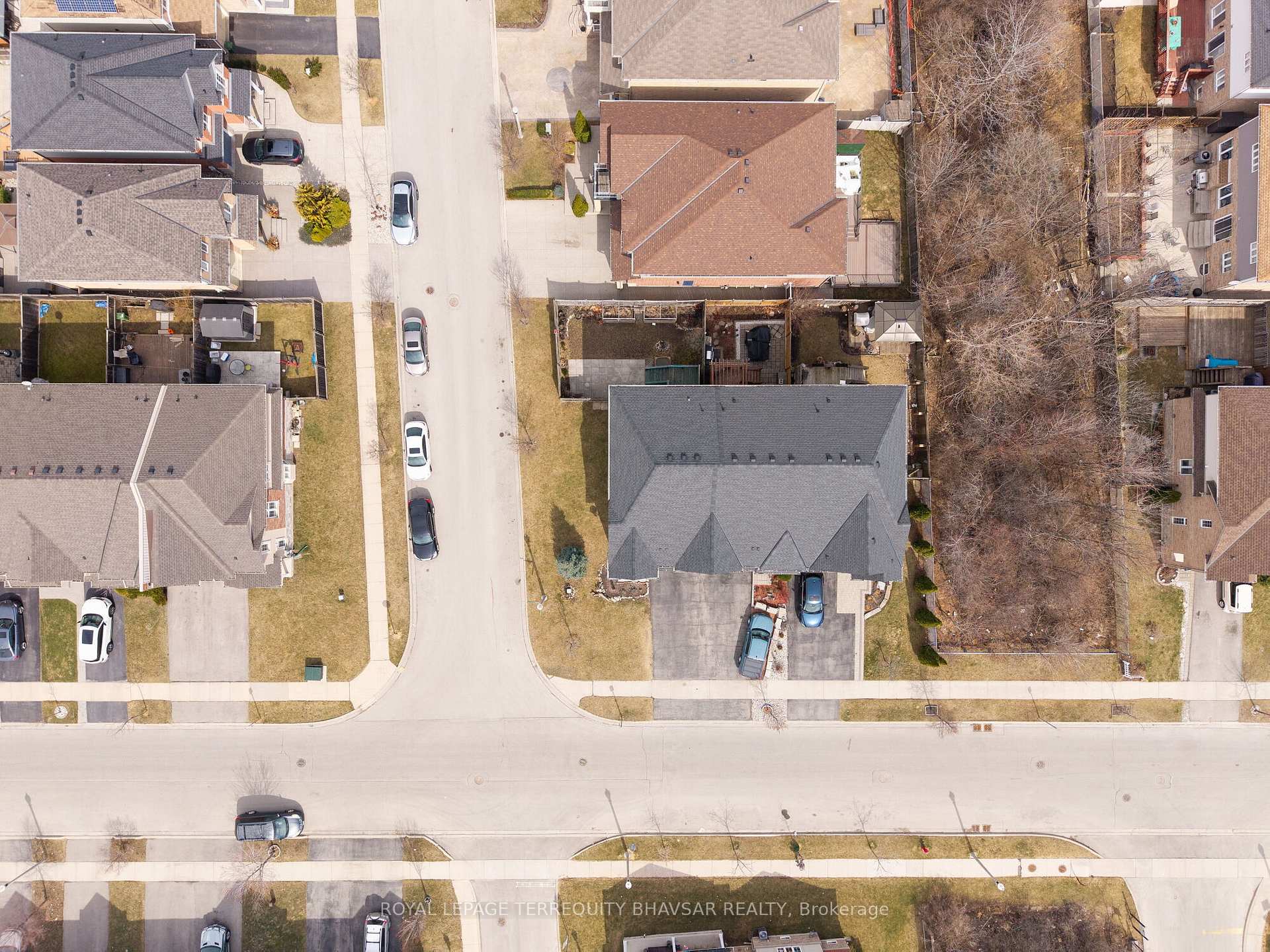 Photo 38 of 107 Palacebeach Trail, Hamilton, Stoney Creek — HOMEH