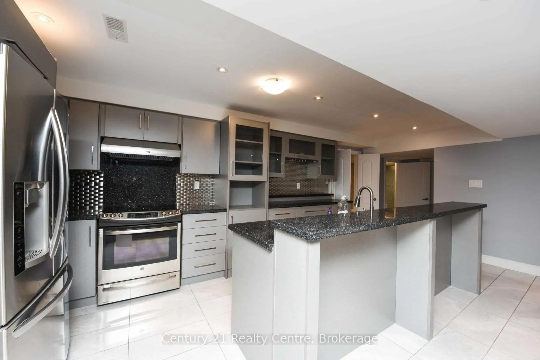 Photo 3 of 49 Riseborough Drive, Brampton, Bram East — HOMEH