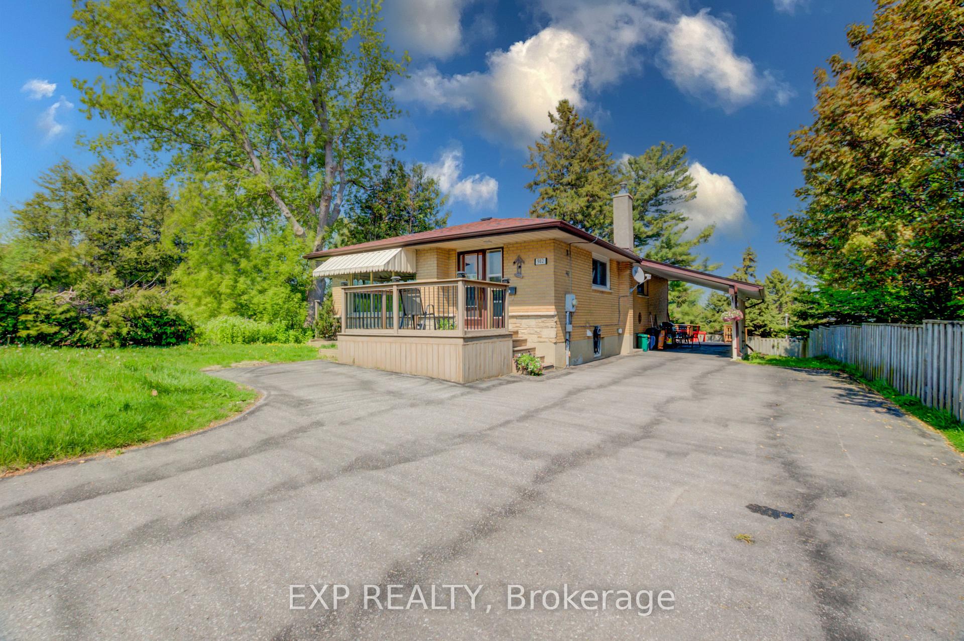 Photo 2 of 982 Burnham Street, Cobourg — HOMEH