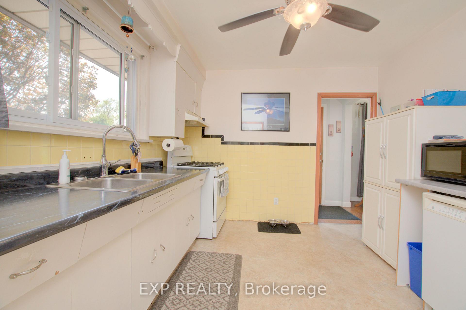Photo 12 of 982 Burnham Street, Cobourg — HOMEH