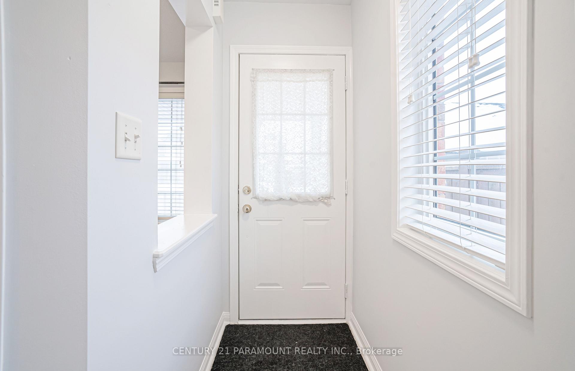 Photo 4 of 15 Chudleigh Avenue, Brampton, Credit Valley — HOMEH