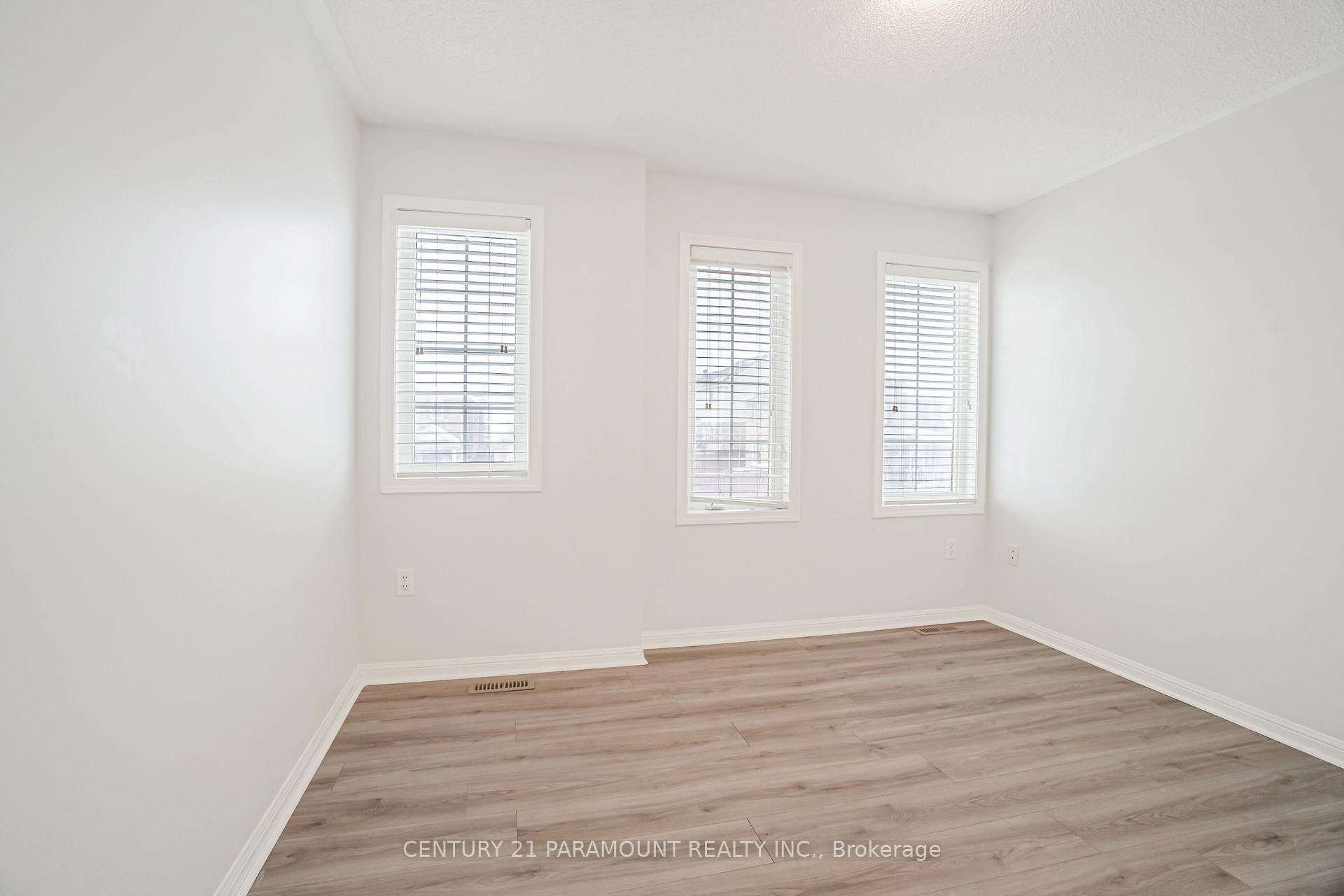 Photo 11 of 15 Chudleigh Avenue, Brampton, Credit Valley — HOMEH