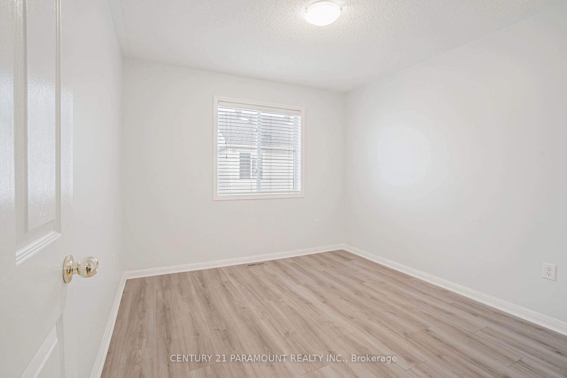 Photo 13 of 15 Chudleigh Avenue, Brampton, Credit Valley — HOMEH