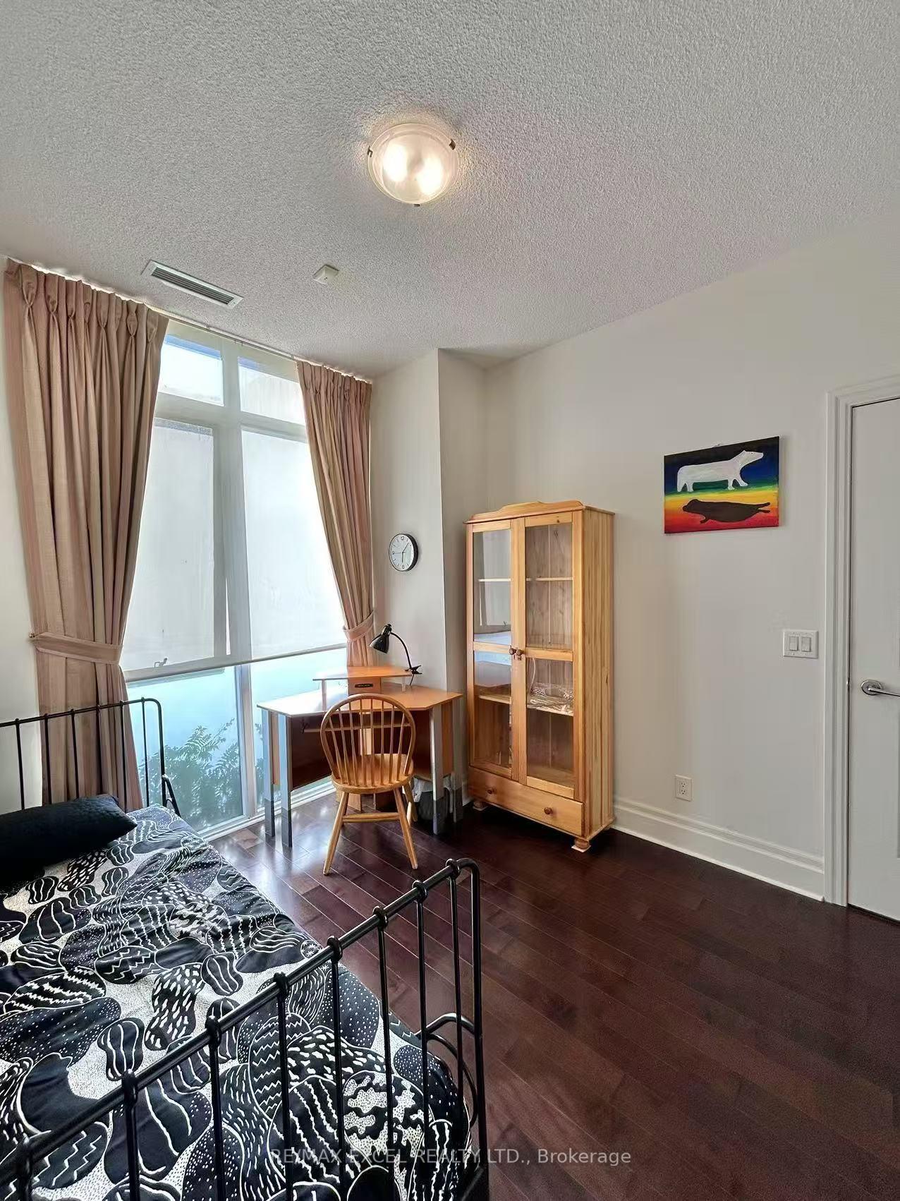 Photo 2 of Unit 110, 1 Upper Duke- 2nd room Crescent, Markham, Unionville — HOMEH