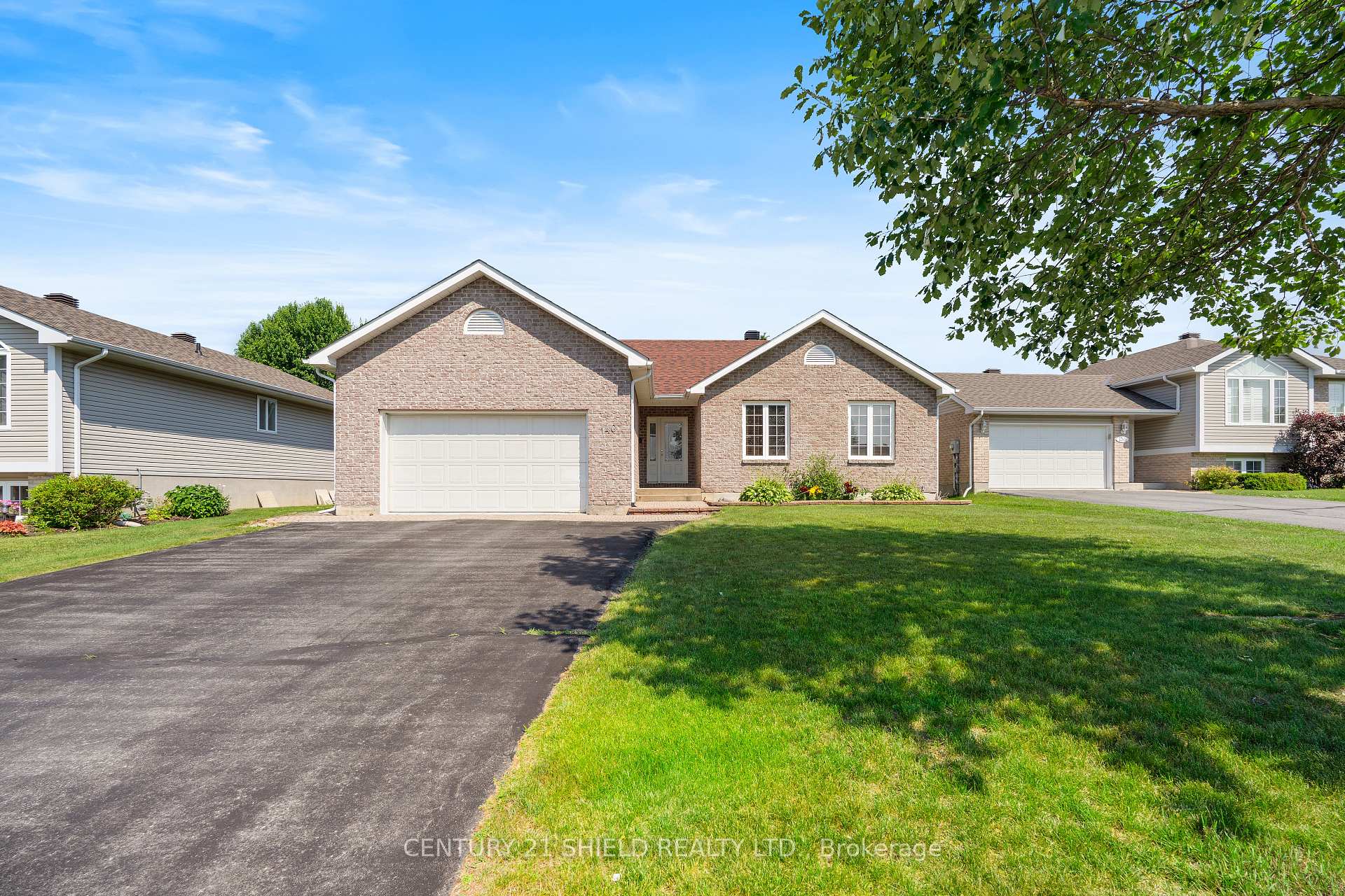 Photo 2 of 140 Markell Crescent, Cornwall — HOMEH
