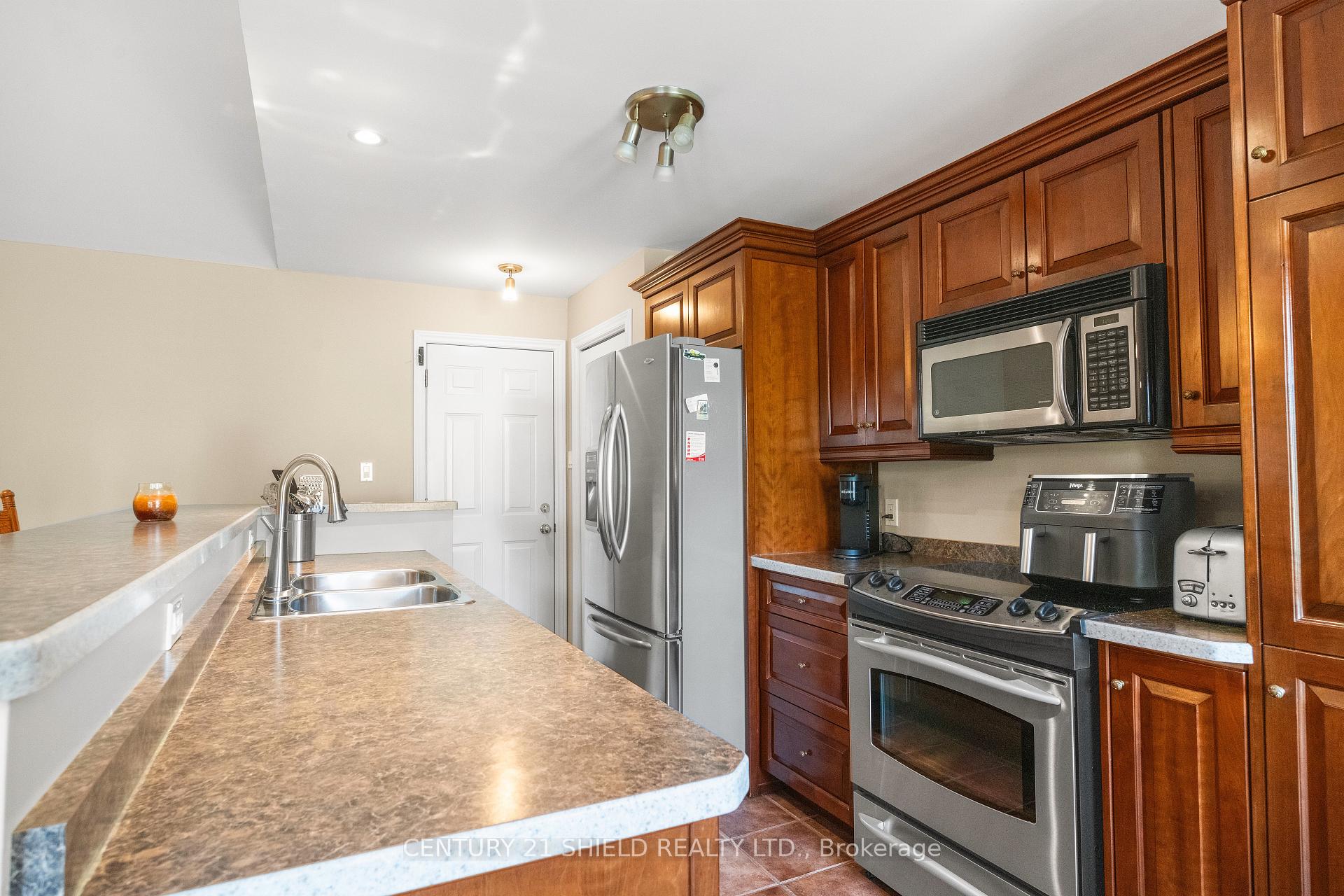 Photo 24 of 140 Markell Crescent, Cornwall — HOMEH