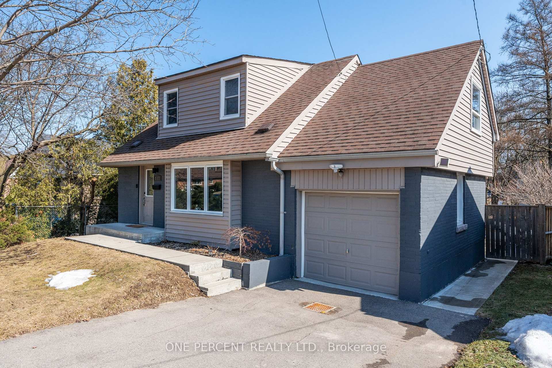 Photo 1 of 313 East 36th Street, Hamilton, Macassa — HOMEH