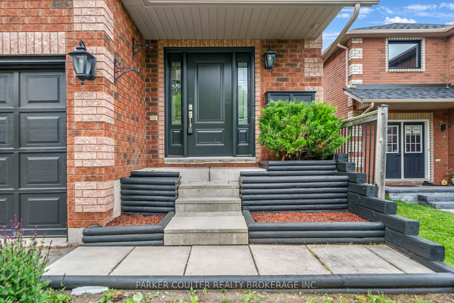 Photo 3 of 46 Bartor Boulevard, Barrie, Painswick South — HOMEH