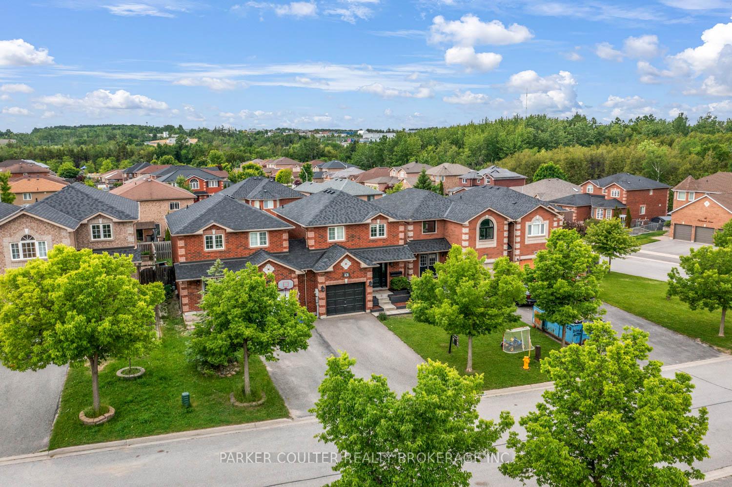 Photo 4 of 46 Bartor Boulevard, Barrie, Painswick South — HOMEH