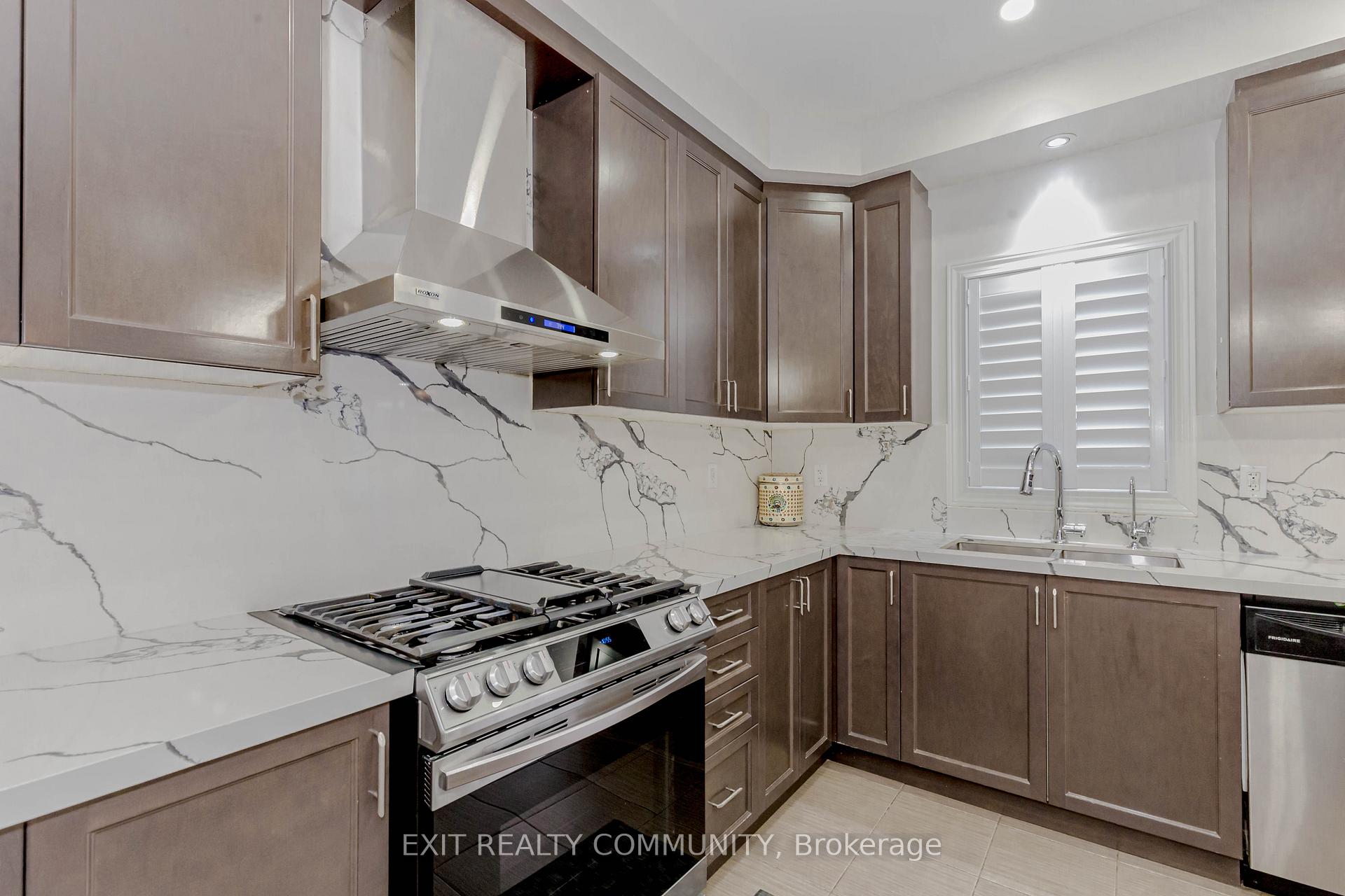 Photo 7 of 31 Lola Crescent NE, Brampton, Northwest Brampton — HOMEH