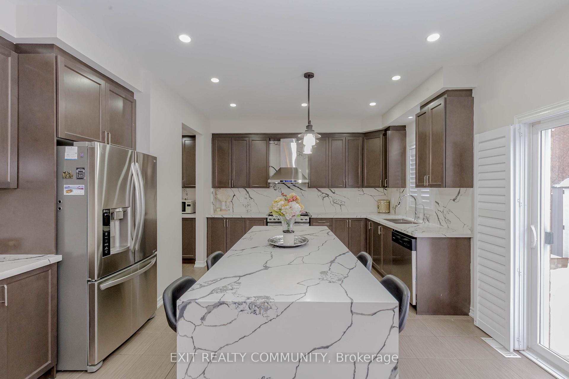 Photo 8 of 31 Lola Crescent NE, Brampton, Northwest Brampton — HOMEH