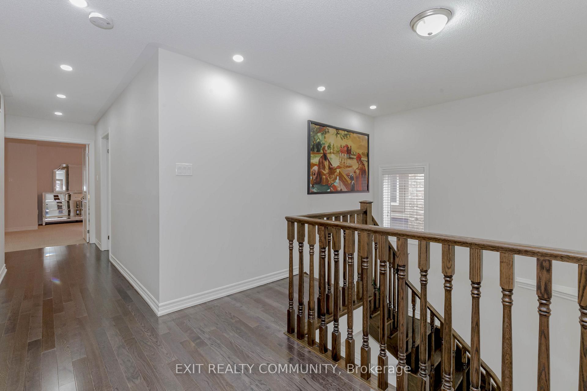 Photo 11 of 31 Lola Crescent NE, Brampton, Northwest Brampton — HOMEH