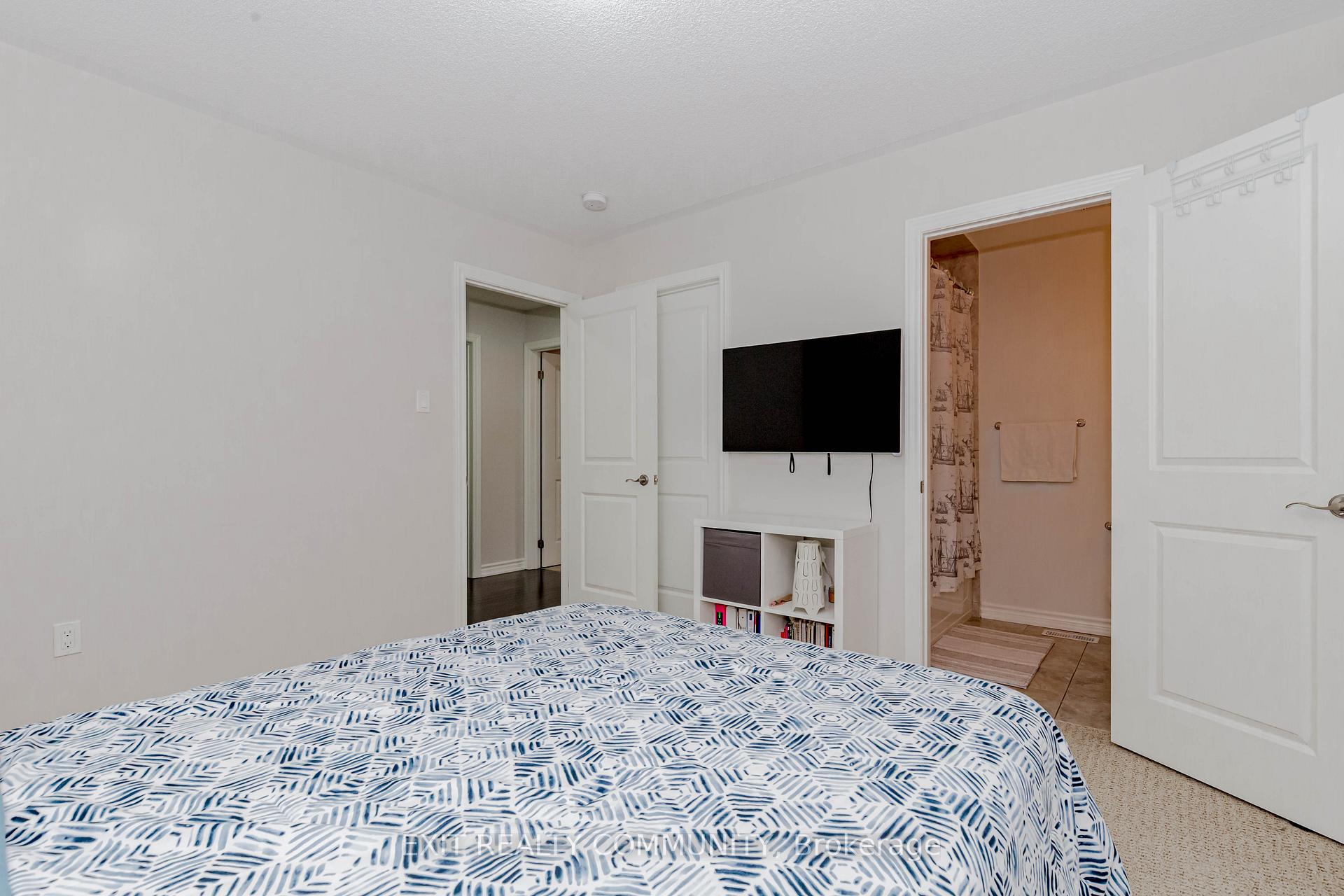 Photo 16 of 31 Lola Crescent NE, Brampton, Northwest Brampton — HOMEH