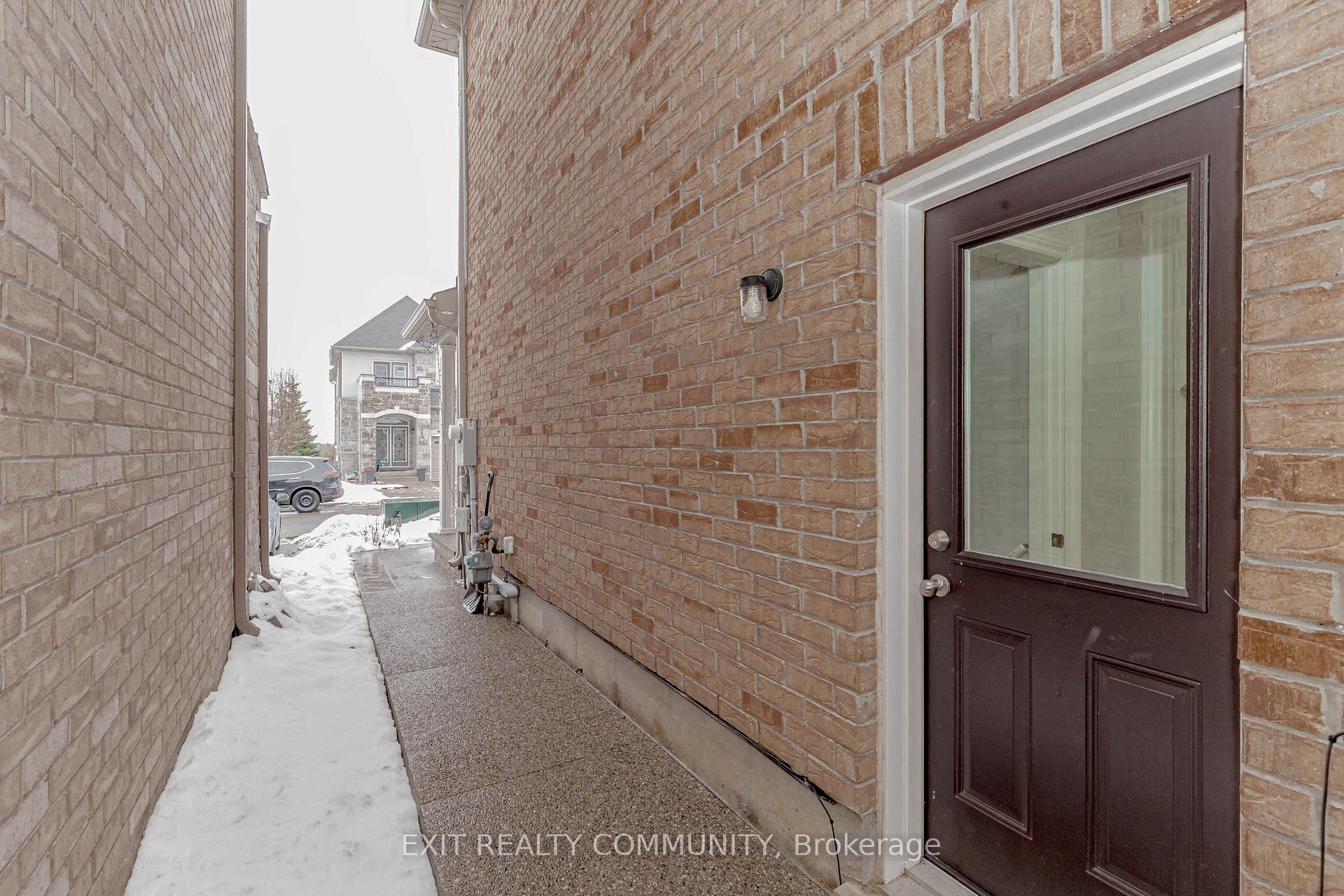 Photo 21 of 31 Lola Crescent NE, Brampton, Northwest Brampton — HOMEH