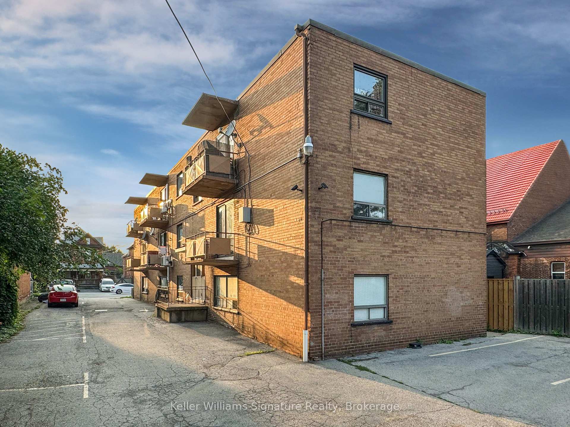 Front of 122 Victoria Avenue N