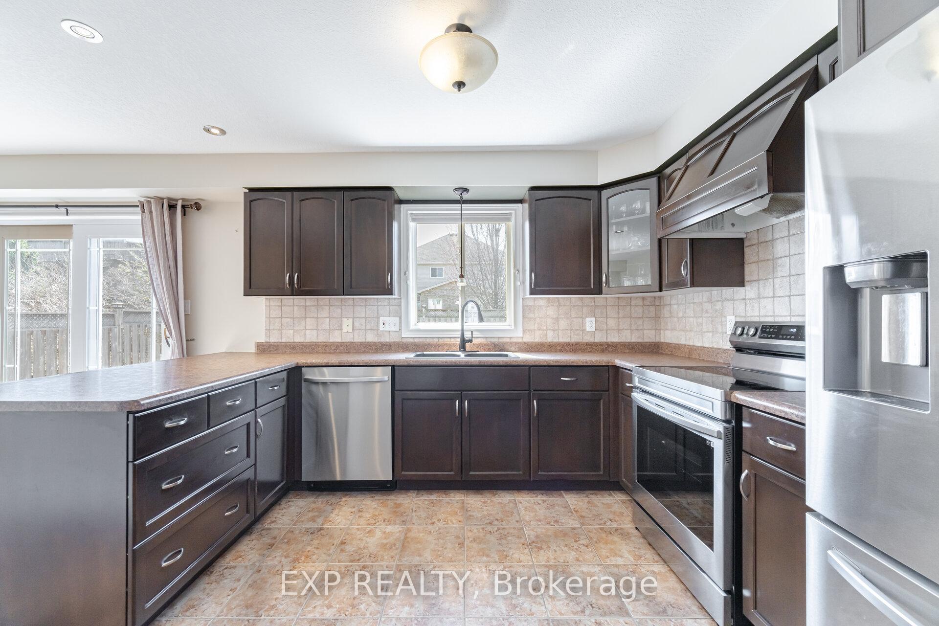 Photo 15 of 19 Cobblestone Drive, Brant, Paris — HOMEH