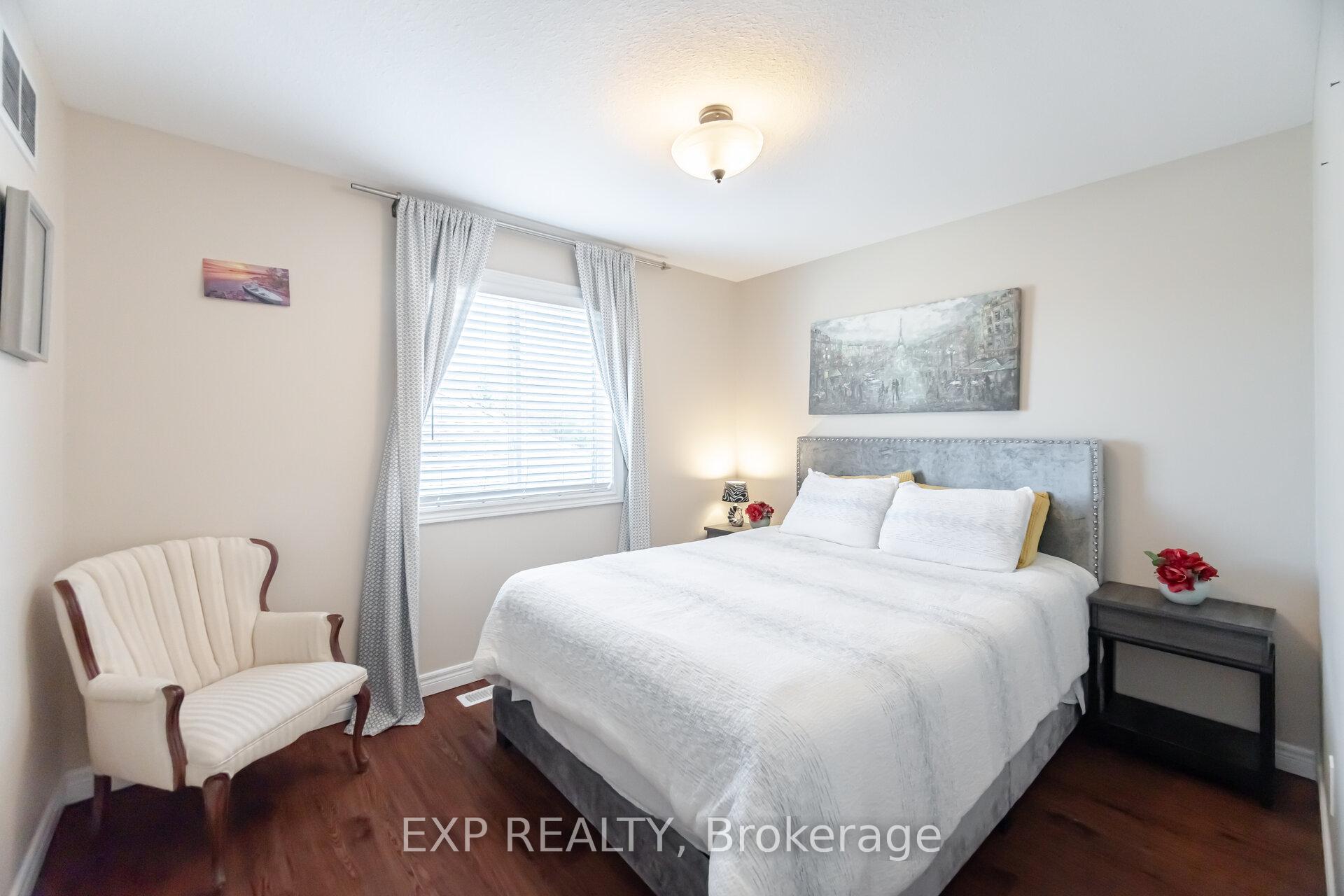 Photo 30 of 19 Cobblestone Drive, Brant, Paris — HOMEH