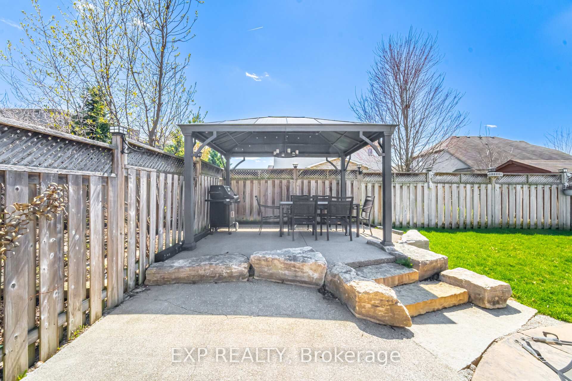 Photo 46 of 19 Cobblestone Drive, Brant, Paris — HOMEH