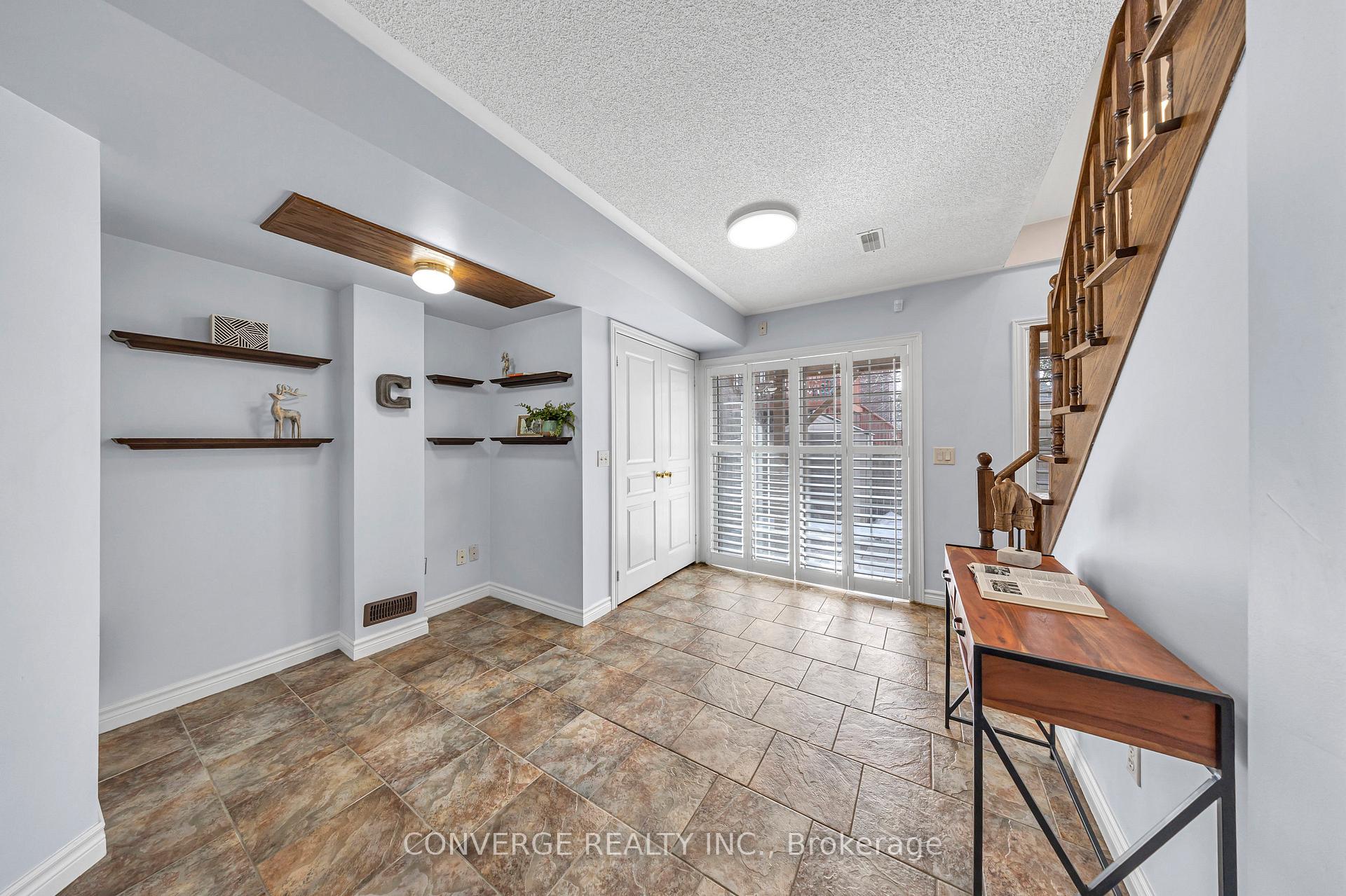 Photo 3 of 14 Gemstone Lane W, Brampton, Downtown Brampton — HOMEH