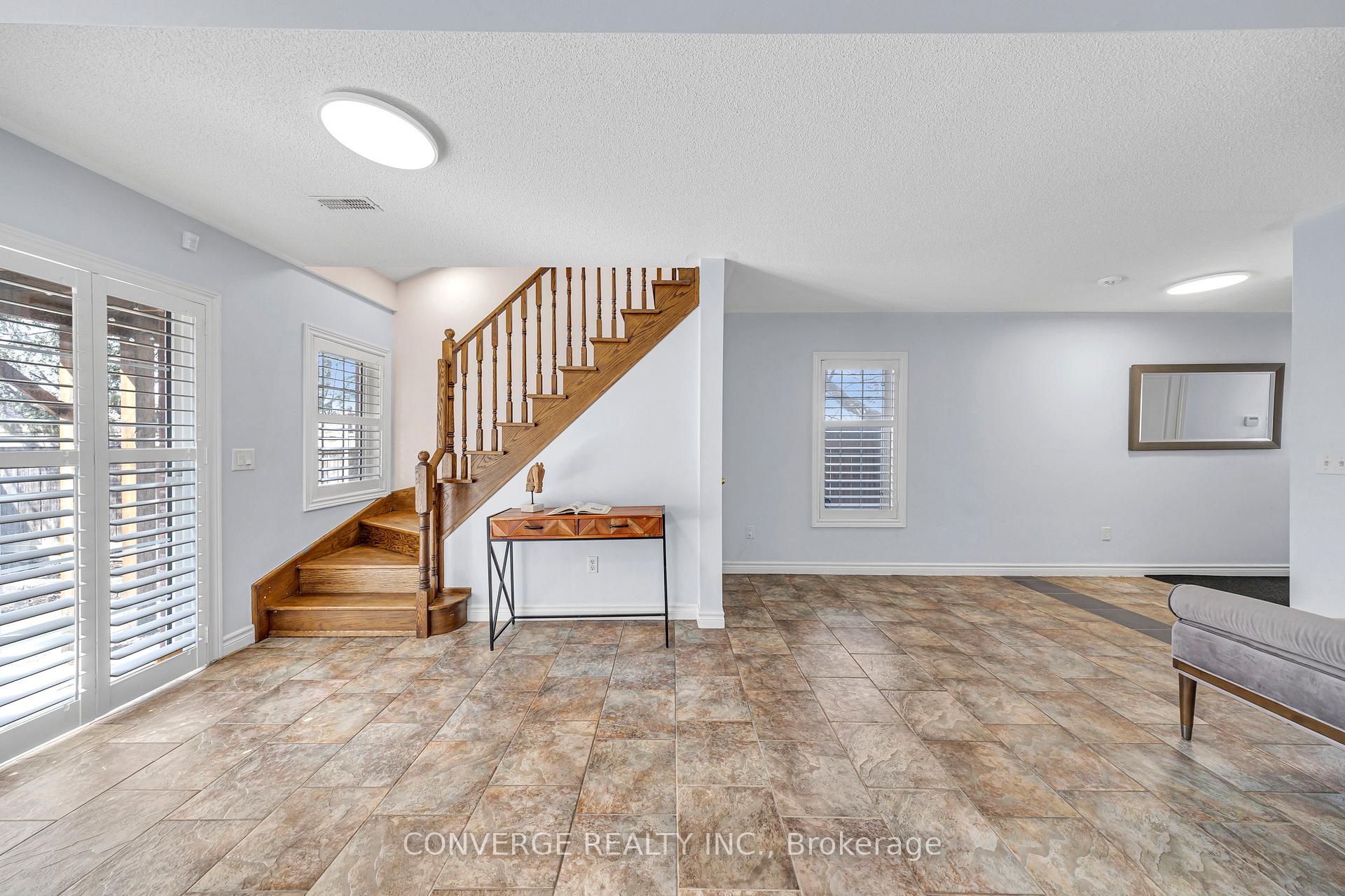 Photo 4 of 14 Gemstone Lane W, Brampton, Downtown Brampton — HOMEH