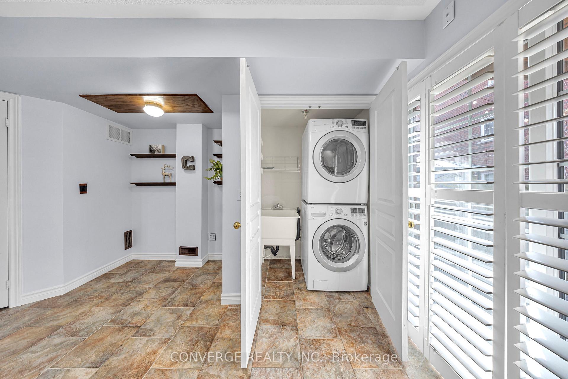 Photo 5 of 14 Gemstone Lane W, Brampton, Downtown Brampton — HOMEH