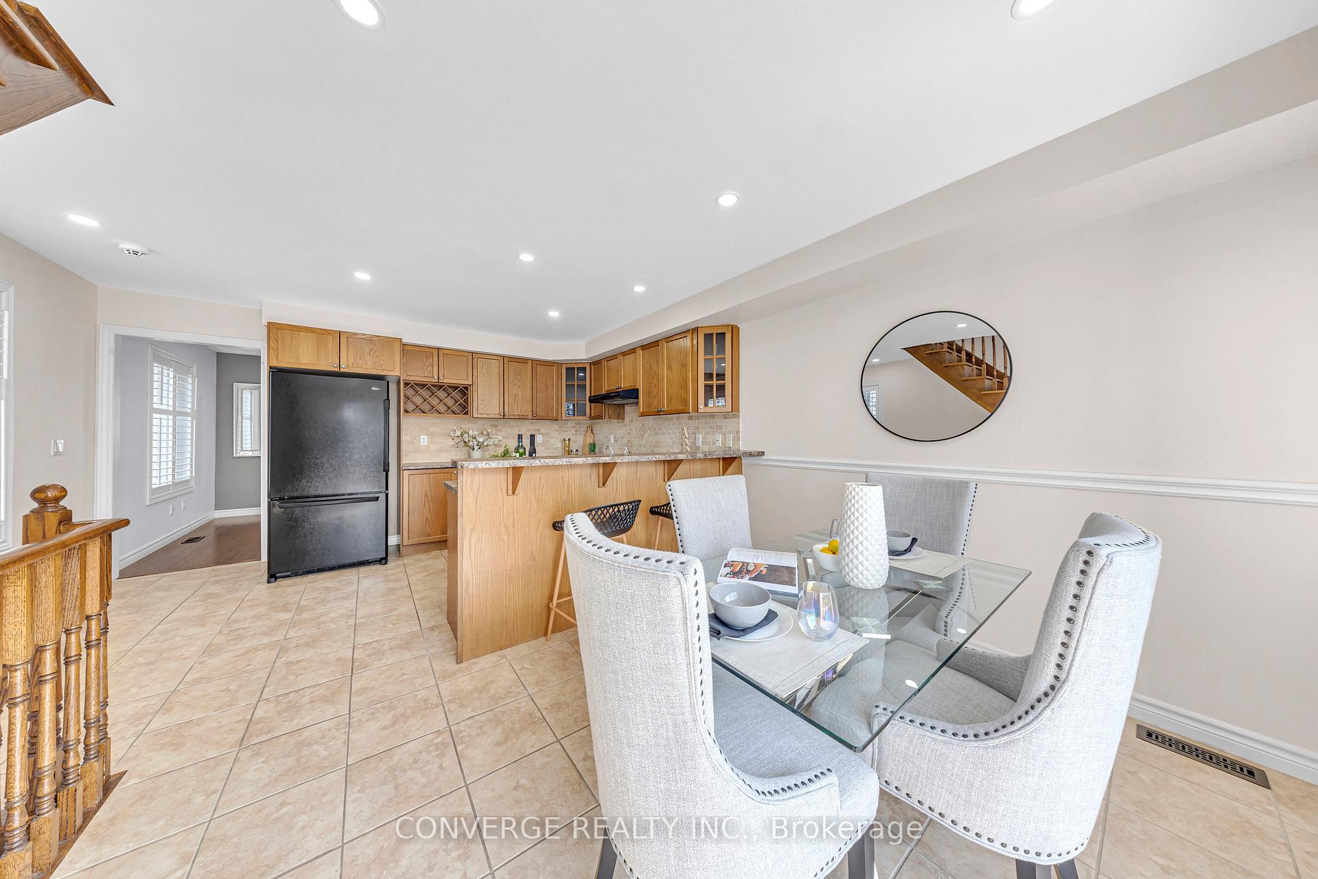 Photo 9 of 14 Gemstone Lane W, Brampton, Downtown Brampton — HOMEH