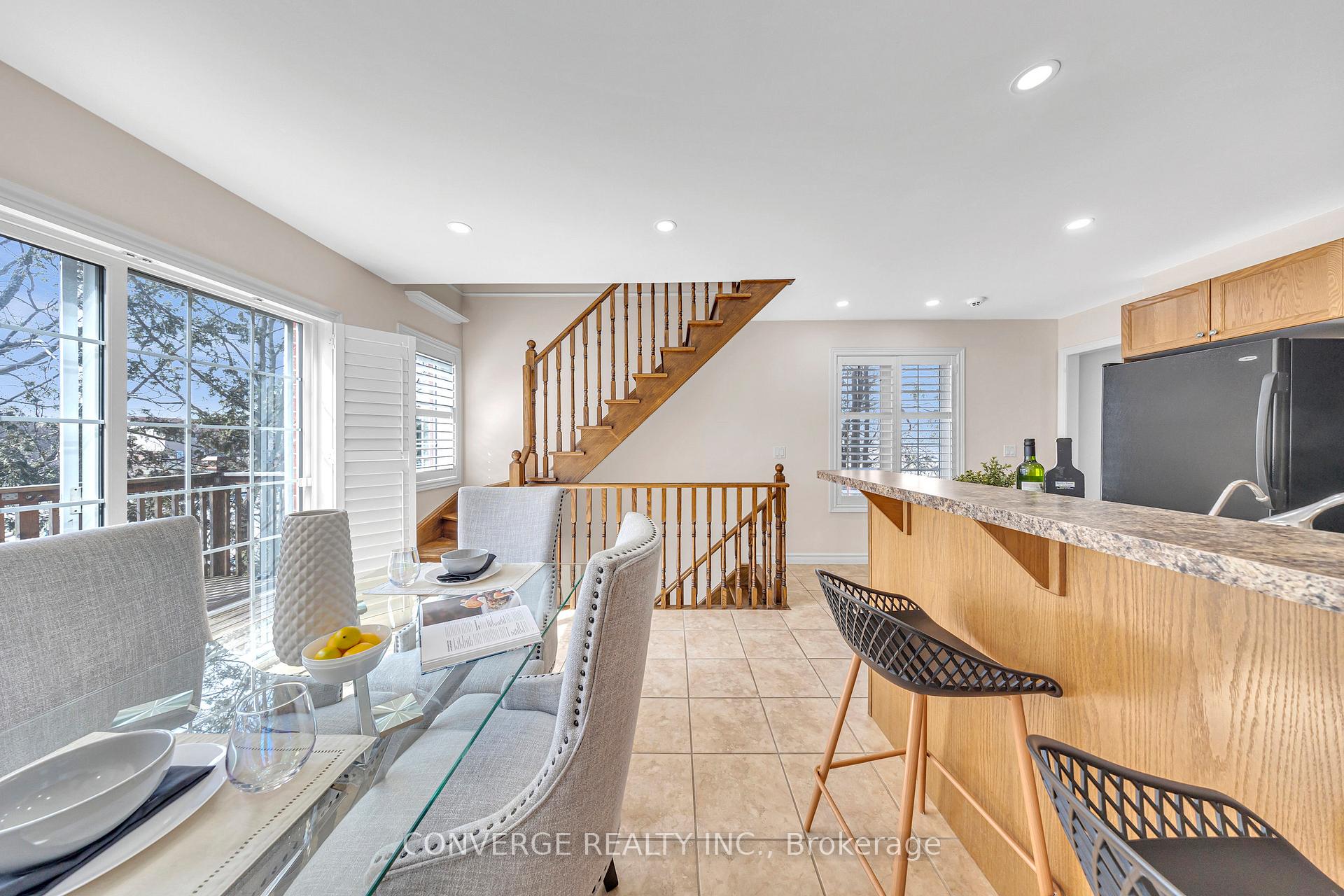 Photo 11 of 14 Gemstone Lane W, Brampton, Downtown Brampton — HOMEH