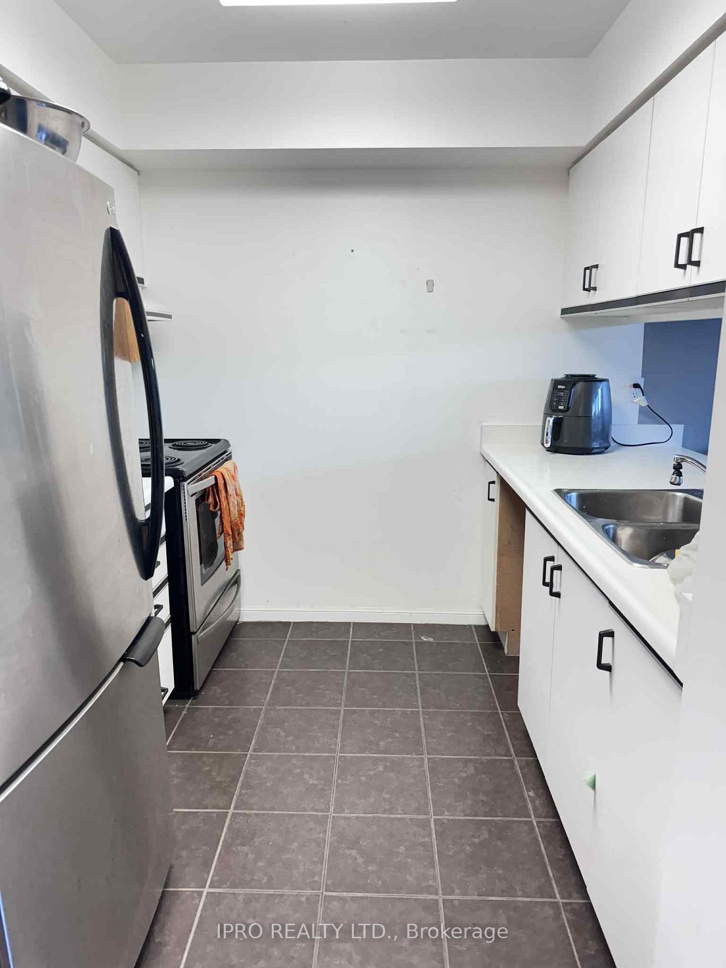 Photo 16 of Unit 311, 12 Laurelcrest Street, Brampton, Queen Street Corridor — HOMEH