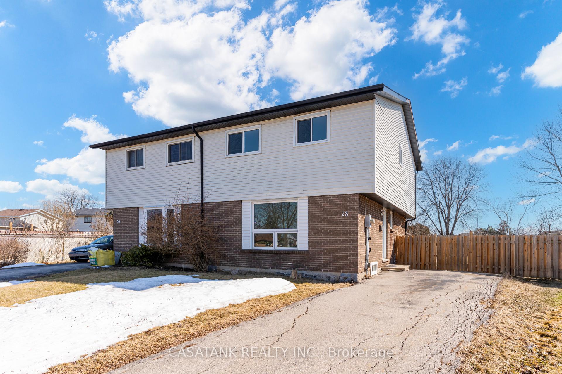 Photo 1 of 28 Arbutus Crescent, Hamilton, Stoney Creek Mountain — HOMEH