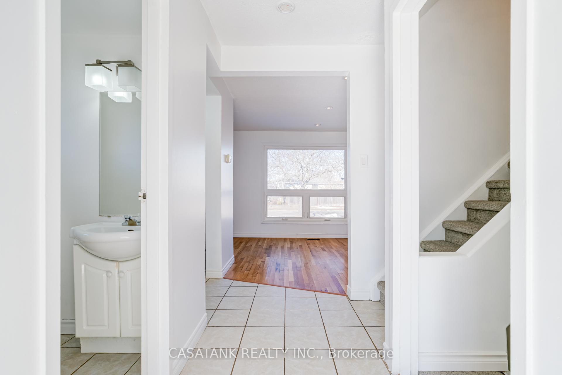 Photo 11 of 28 Arbutus Crescent, Hamilton, Stoney Creek Mountain — HOMEH