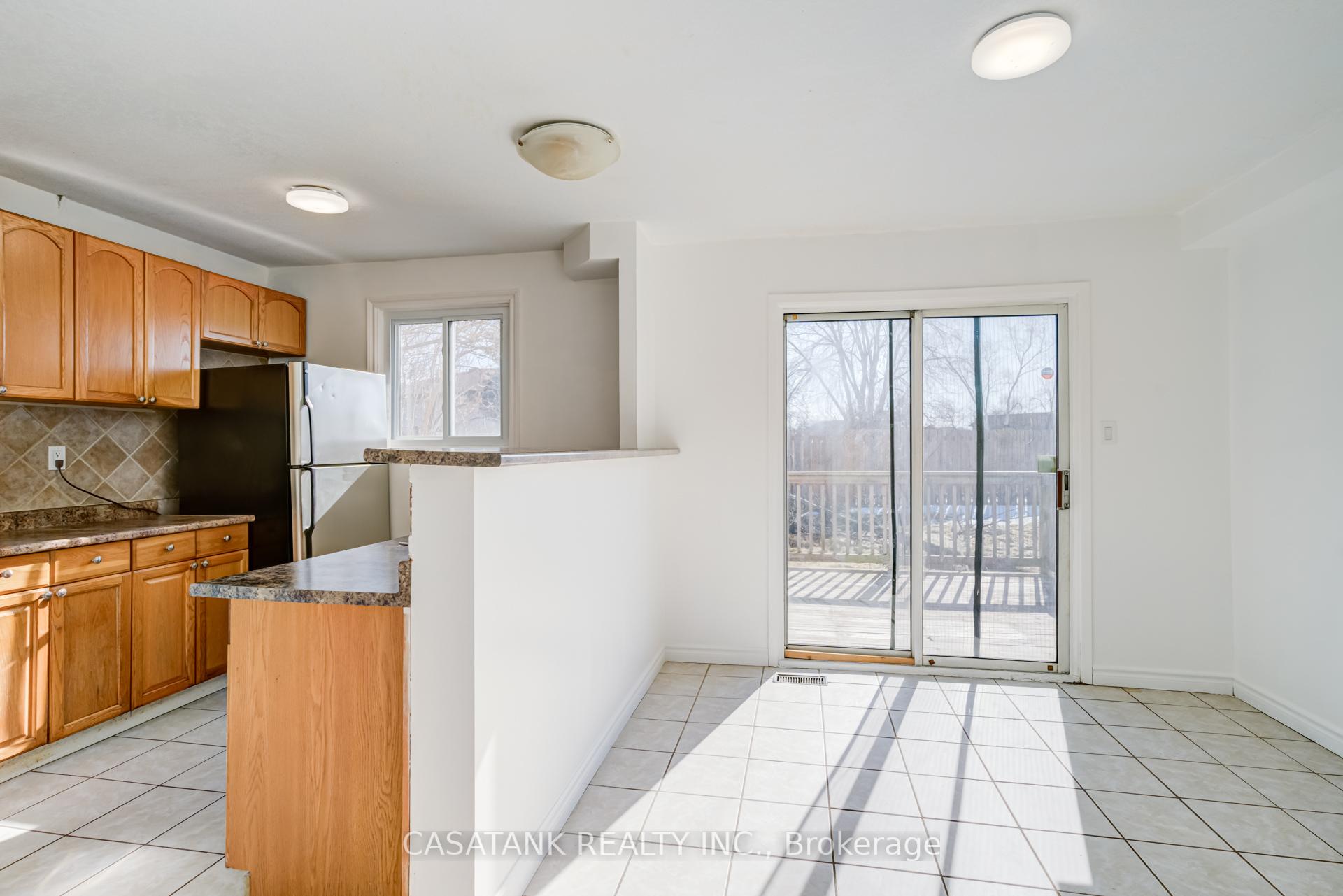 Photo 12 of 28 Arbutus Crescent, Hamilton, Stoney Creek Mountain — HOMEH