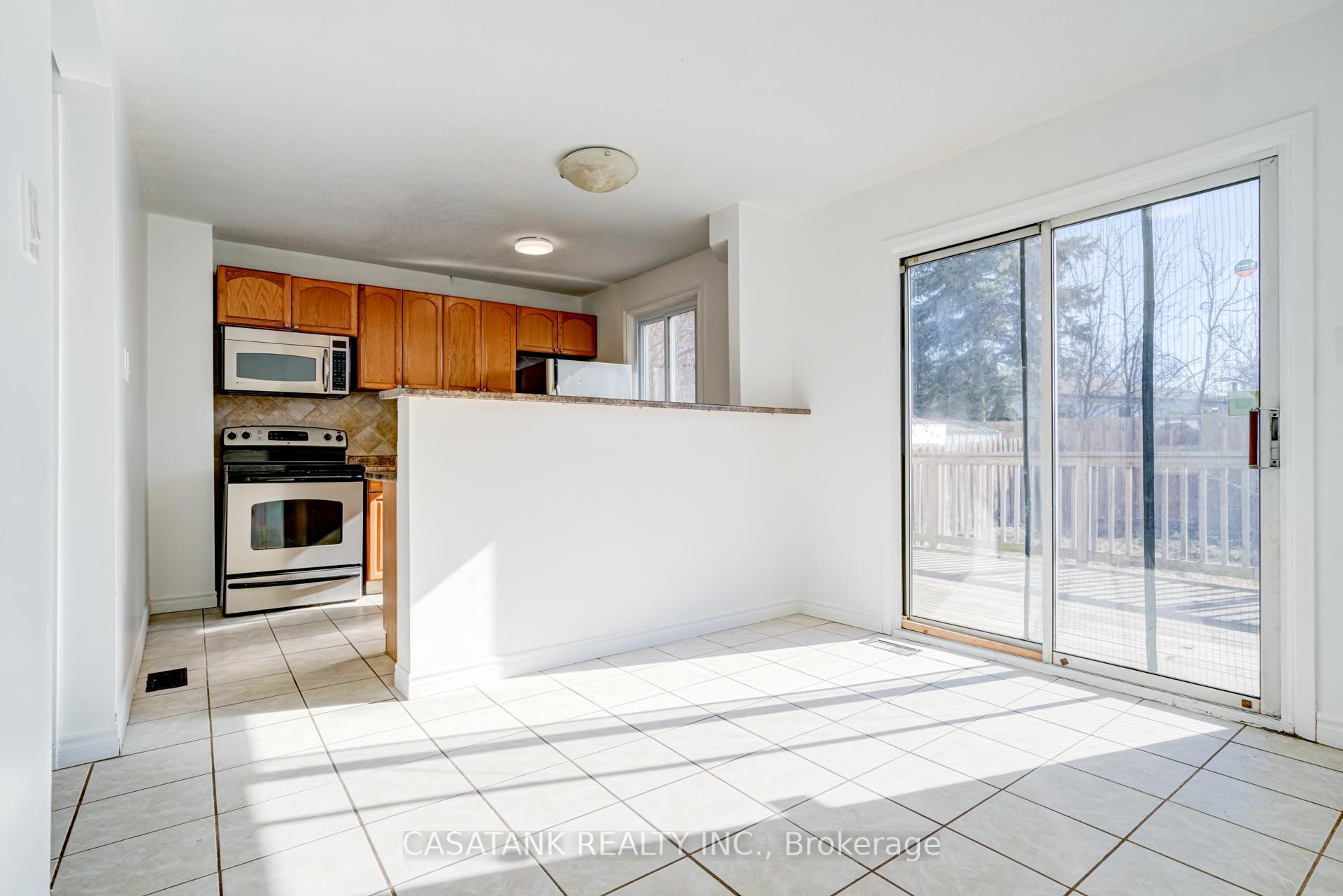 Photo 18 of 28 Arbutus Crescent, Hamilton, Stoney Creek Mountain — HOMEH