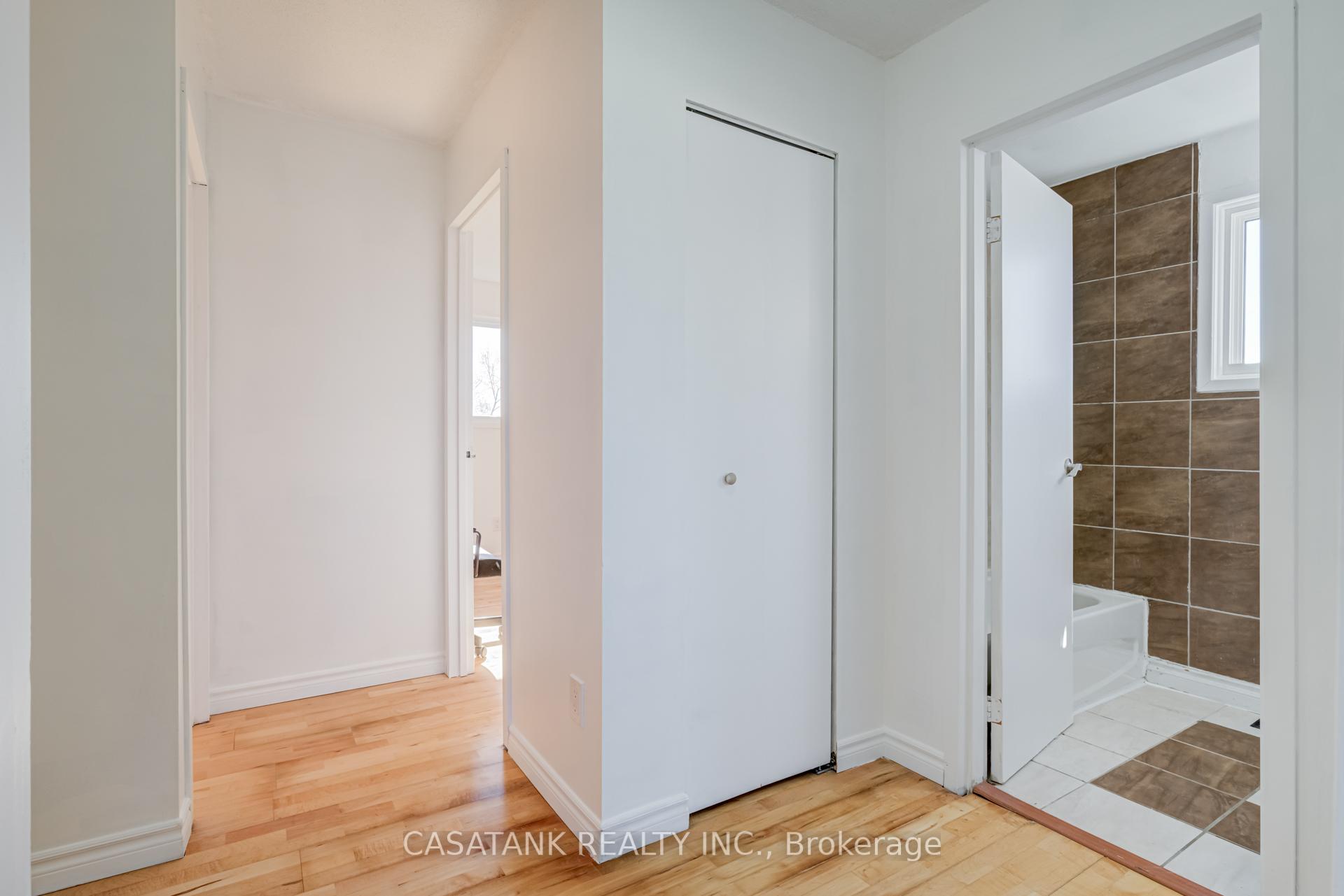 Photo 21 of 28 Arbutus Crescent, Hamilton, Stoney Creek Mountain — HOMEH