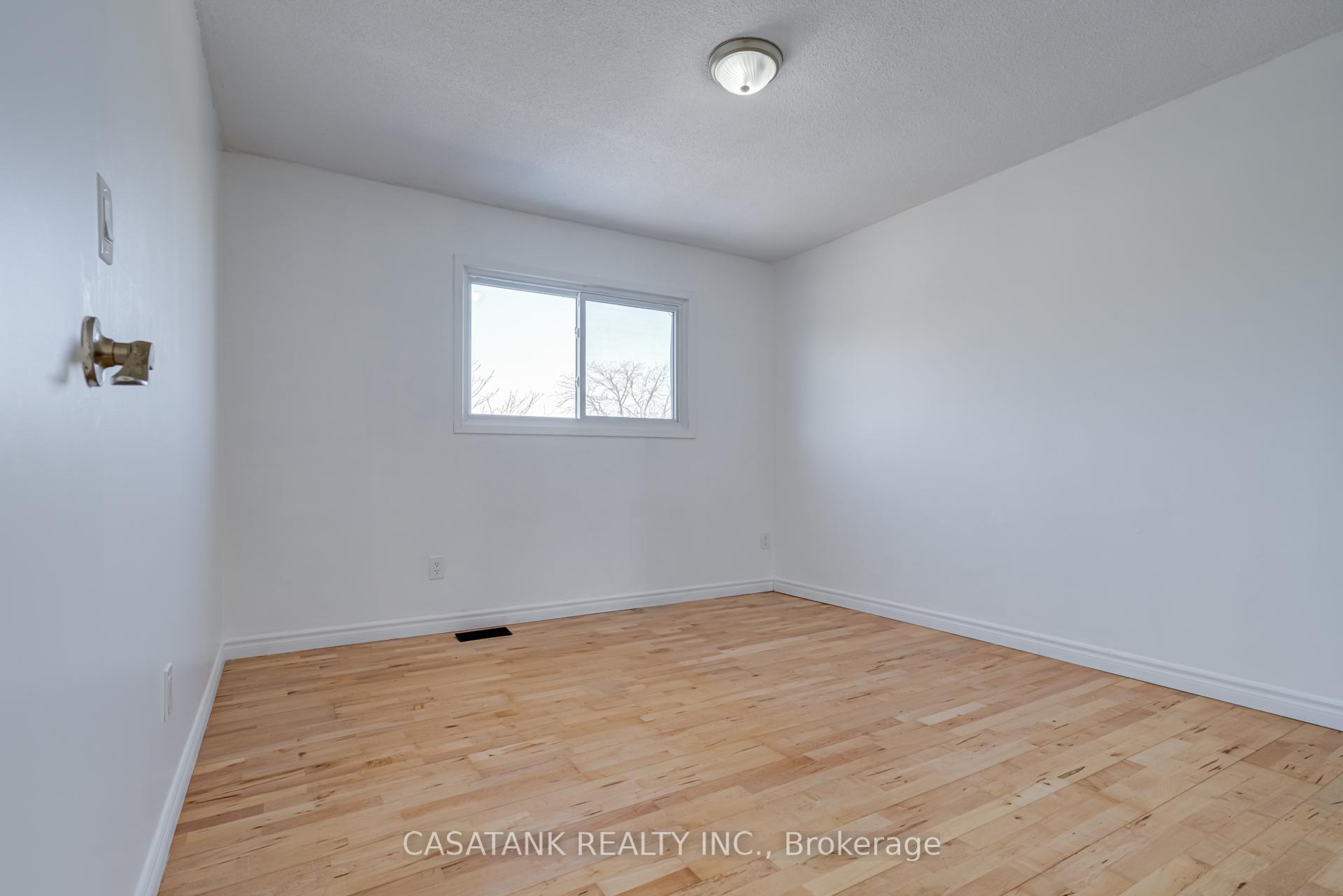 Photo 23 of 28 Arbutus Crescent, Hamilton, Stoney Creek Mountain — HOMEH