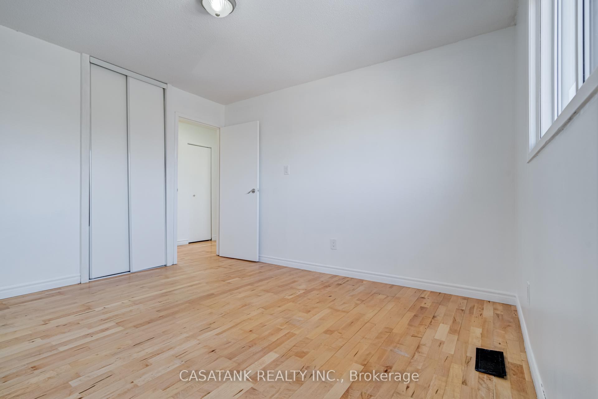 Photo 24 of 28 Arbutus Crescent, Hamilton, Stoney Creek Mountain — HOMEH