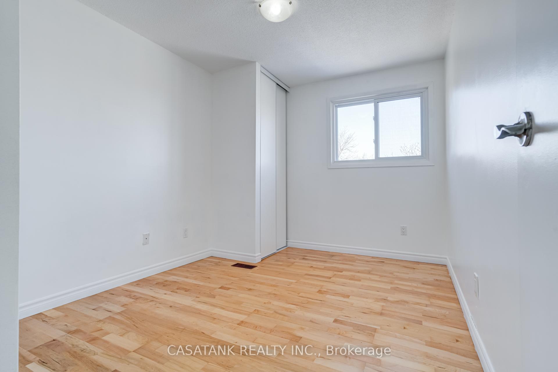 Photo 25 of 28 Arbutus Crescent, Hamilton, Stoney Creek Mountain — HOMEH