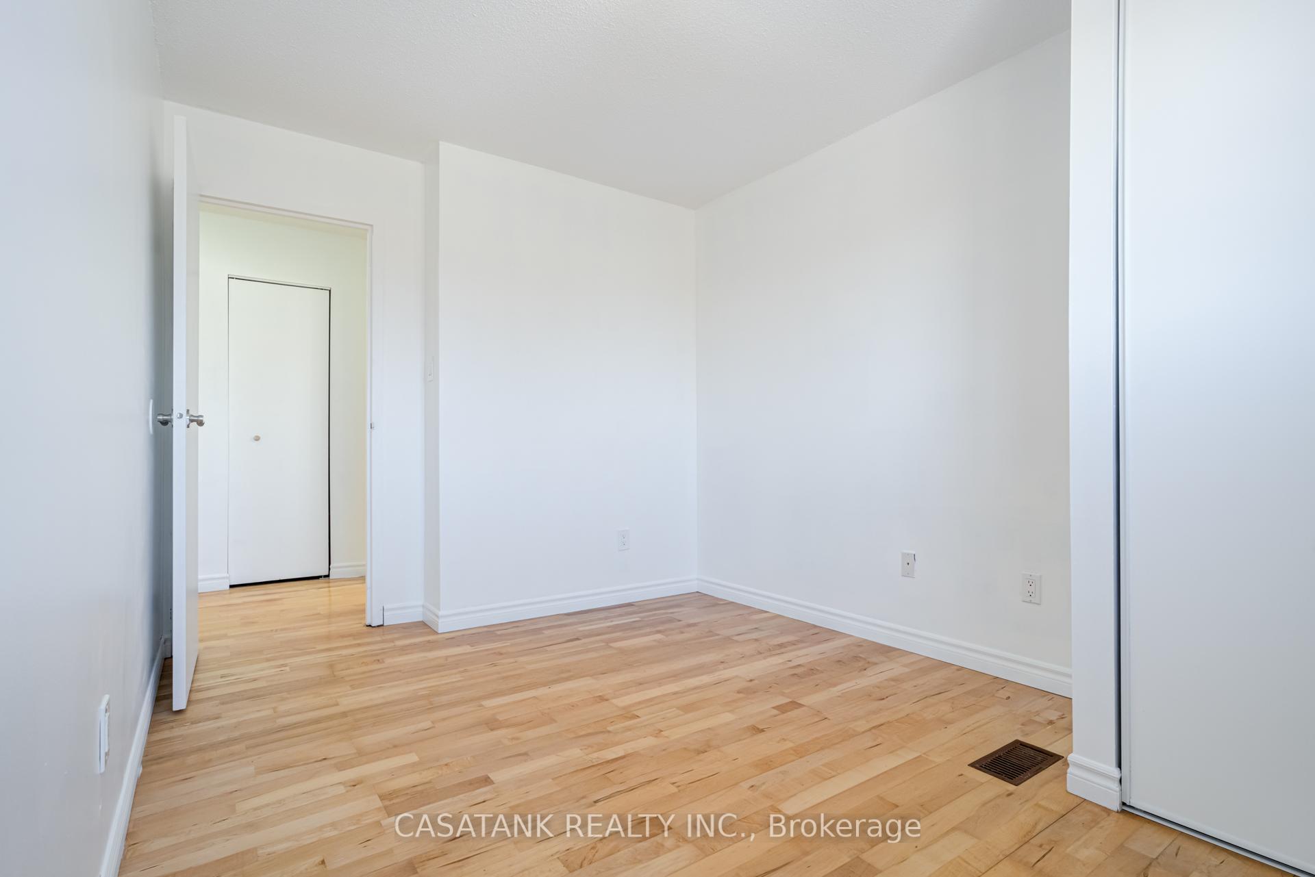 Photo 26 of 28 Arbutus Crescent, Hamilton, Stoney Creek Mountain — HOMEH