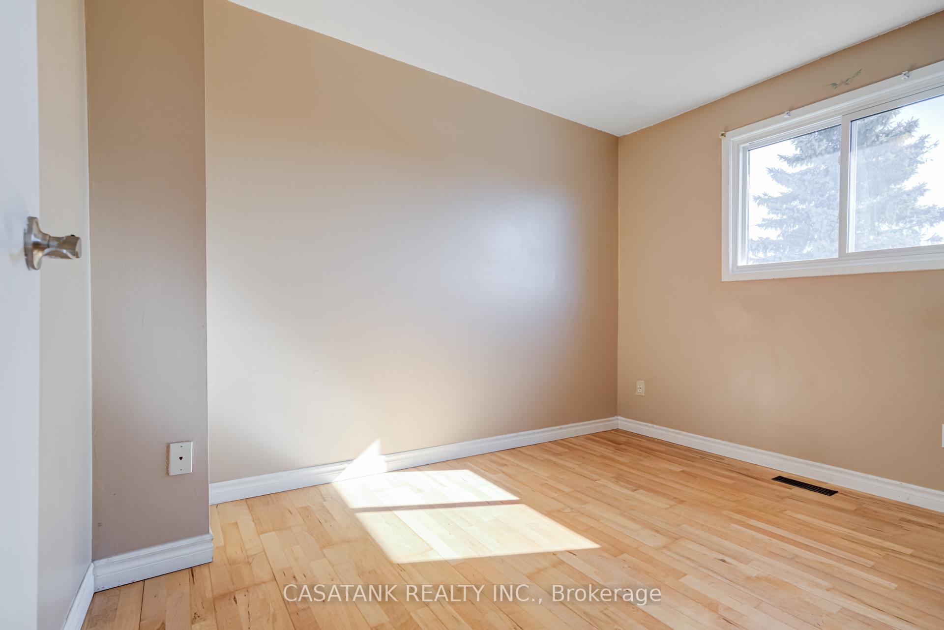 Photo 27 of 28 Arbutus Crescent, Hamilton, Stoney Creek Mountain — HOMEH
