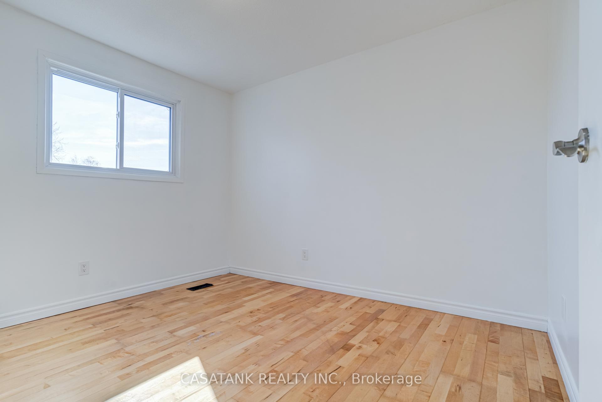 Photo 29 of 28 Arbutus Crescent, Hamilton, Stoney Creek Mountain — HOMEH