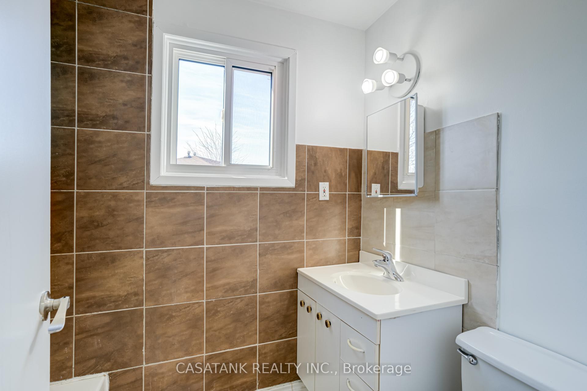 Photo 31 of 28 Arbutus Crescent, Hamilton, Stoney Creek Mountain — HOMEH