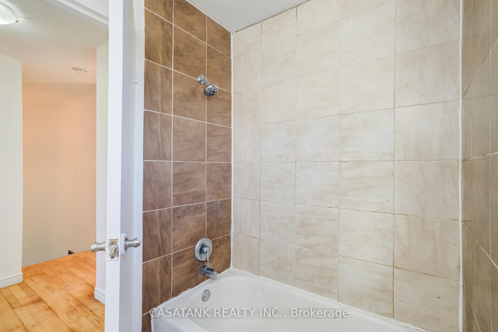 Photo 32 of 28 Arbutus Crescent, Hamilton, Stoney Creek Mountain — HOMEH