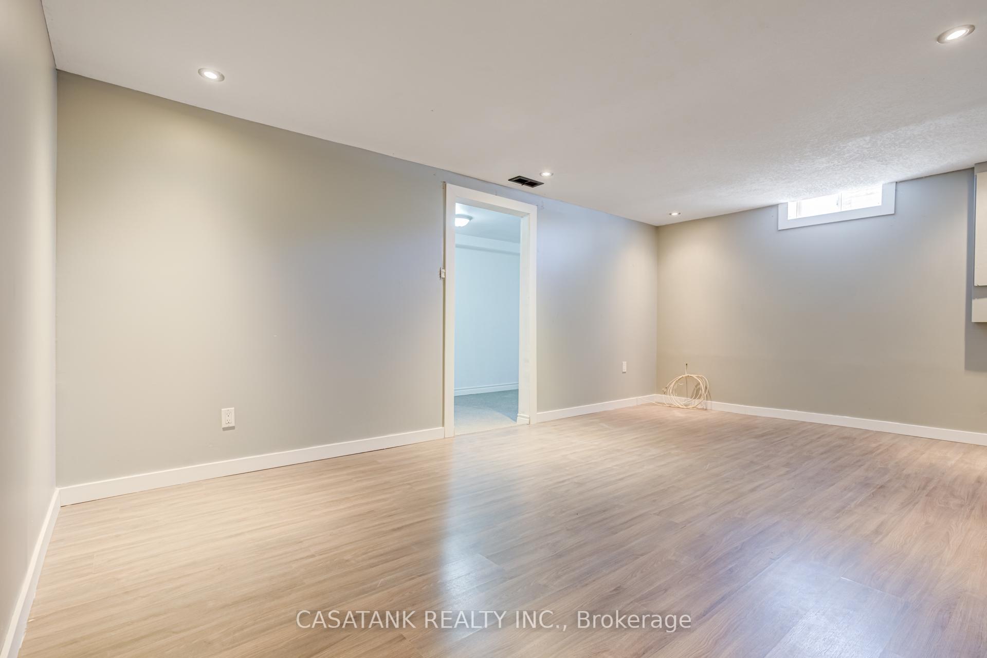 Photo 36 of 28 Arbutus Crescent, Hamilton, Stoney Creek Mountain — HOMEH
