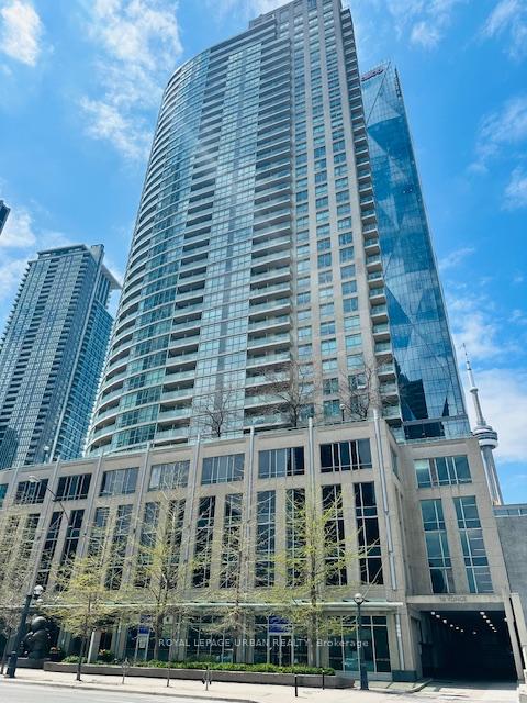 Front of Unit 2205, 18 Yonge Street