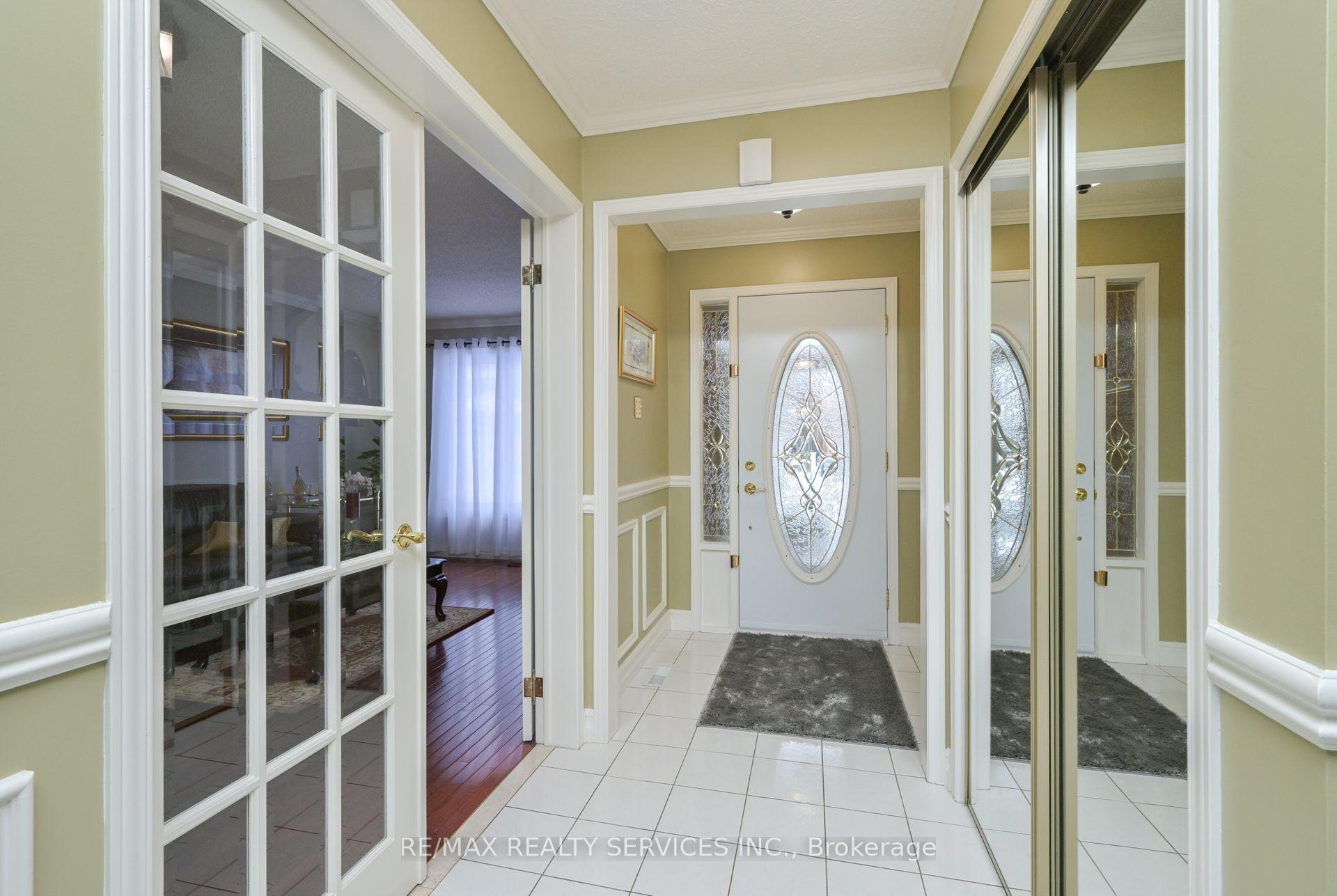 Photo 4 of 8 Michigan Avenue, Brampton, Fletcher's Creek South — HOMEH